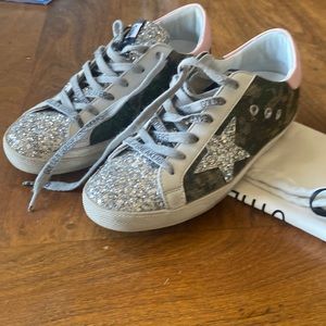 Golden goose super-star